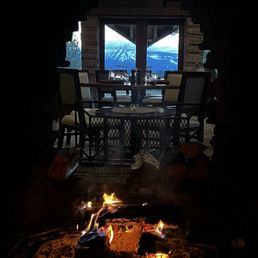 Massive fireplace in the diningroom. Massive fireplace in the diningroom.