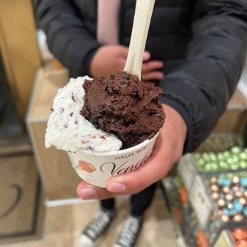 Venchi - Cookies and cream and Double chocolate - Chocolatiers & Shops Near Me - New York, New York Venchi - Cookies and cream and Double chocolate - Chocolatiers & Shops Near Me - New York, New York