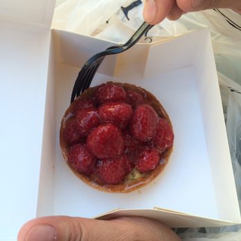 Paul - Raspberry tart - Bakeries Near Me - Lisbon, 11