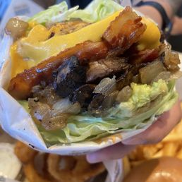 Lettuce wrap with everything 10/10! Lettuce wrap with everything 10/10!