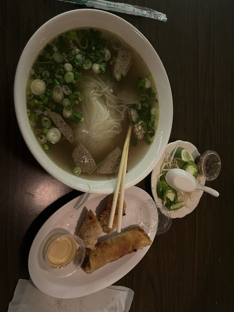 House of Eggroll & Pho Logo