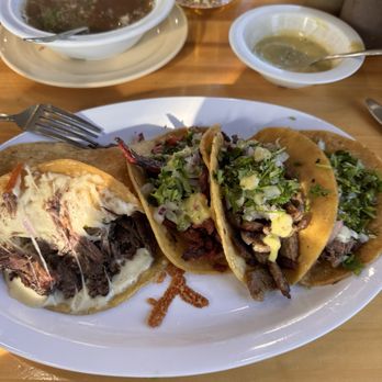 De Cabeza el Unico - Quesadilla de cachete, taco de al pastor, taco de asada & taco de lengua - Mexican Near Me - Chula Vista, California
