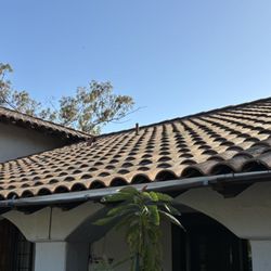 Roof cleaning service "After" image.