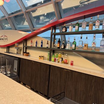 Wingtips Lounge - Airport Lounges Near Me - St. Louis, Missouri