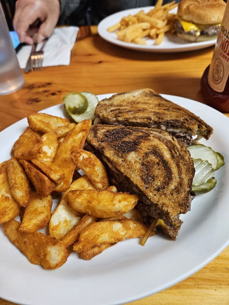 Country Skillet Logo