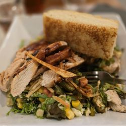 Joe's Farm Grill - Bbq chicken salad