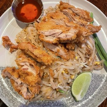 Nakhon - Gai Grob Pad Thai - Thai Near Me - Brighton, Massachusetts