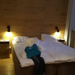 Hotel Alte Post - Die Betten sind wirklich bequem zur Begrüßung gibt's ein Flensburger Mineralwasser