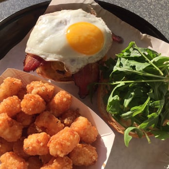Mamo Burger Bar - Build your own burger w/garlic taters - American Near Me - Windsor, Ontario