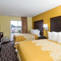 Days Inn & Suites by Wyndham Port Richey - Guest room
