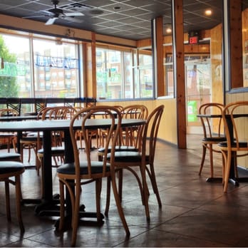 Tolly-Ho - Indoor seating - American Near Me - Lexington, Kentucky