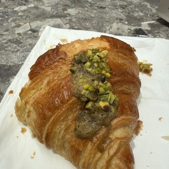 Öfferl - Pistachio Croissant - Bakeries Near Me - Vienna, 9
