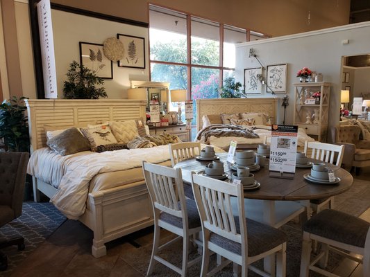 ASHLEY STORE IN GLENDALE NY visual data 6