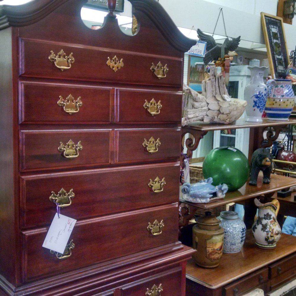 Whistle Stop - Nice chest, home accents. - Antiques Near Me - Toccoa, Georgia