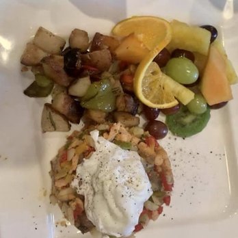 El Barzon - Salmon with poached eggs - Italian Near Me - Detroit, Michigan
