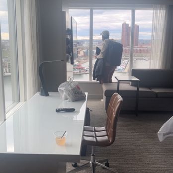 Baltimore Marriott Waterfront - Hotels Near Me - Baltimore, Maryland