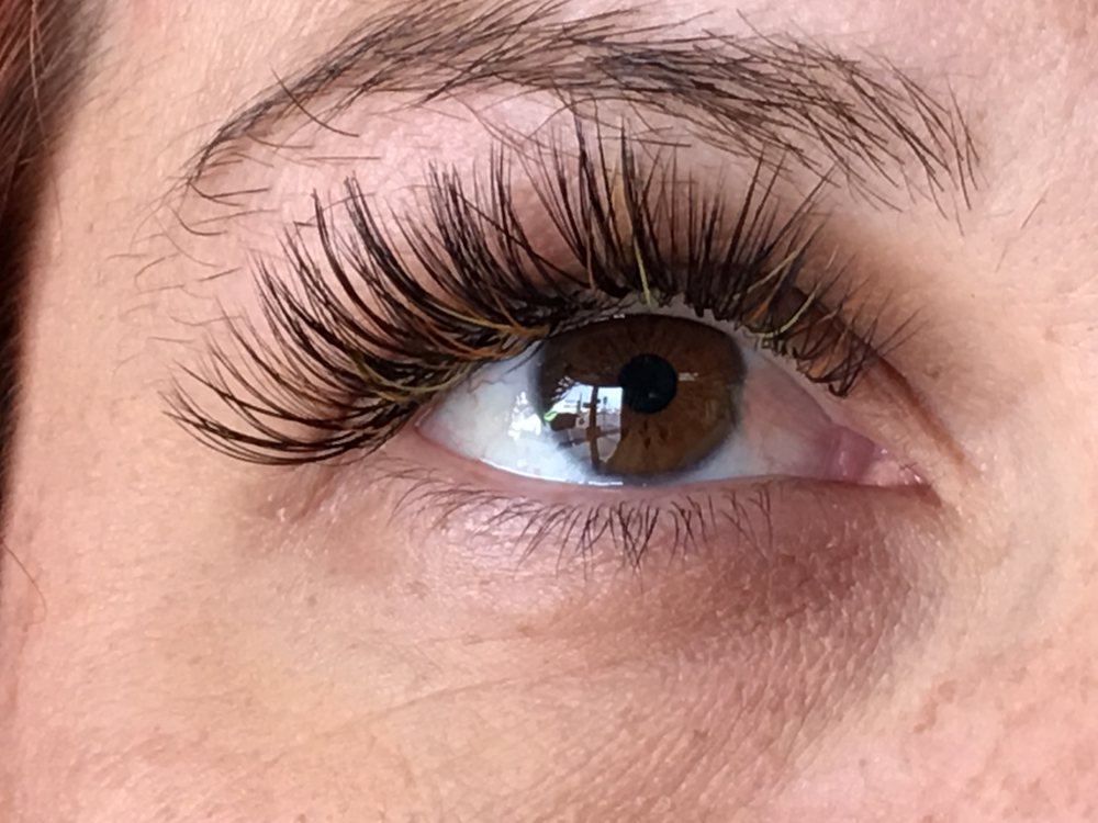 Natalie’s Nails & Lashes Logo