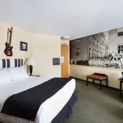 816 Hotel #KCexperience - Mutual Musicians Foundation themed room (KC Jazz)