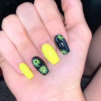 Elite Nails & Spa - Super cute! No complaints besides the flowers over all everyone was very nice and welcoming. - Nail Salons Near Me - Roy, Utah