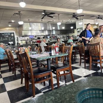 Metro Diner - Inside seating area - Breakfast & Brunch Near Me - Jacksonville Beach, Florida