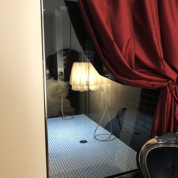 Hotel Chez Swann - Shower - Hotels Near Me - Montreal, Quebec Hotel Chez Swann - Shower - Hotels Near Me - Montreal, Quebec