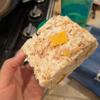 Kemi Dessert Bar - Mango sticky rice krispie - Desserts Near Me - Seattle, Washington Kemi Dessert Bar - Mango sticky rice krispie - Desserts Near Me - Seattle, Washington