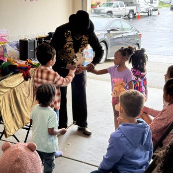 Fantasy Magic - The kids loves taking pictures with the bird...he let each child hold the bird on their hand or on a wand if they were nervous. - Magicians Near Me
