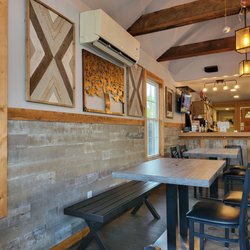 Maple Tree BBQ - Interior
