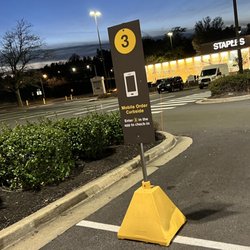 McDonald's - Curb side pick up space