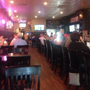Pints - Sports Bars Near Me - Elmhurst, Illinois
