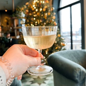 Hotel Genevieve - Wine Bars Near Me - Louisville, Kentucky