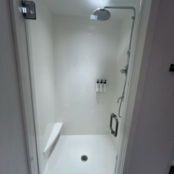 Wyndham Garden Orlando Universal - Shower - Hotels Near Me - Orlando, Florida