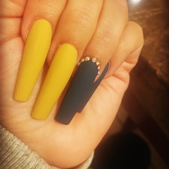 Fancy Nails & Spa - Nail Salons Near Me - Lake Elsinore, California