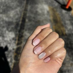 Hello Hi Nail Lounge & Bar - Gel manicure