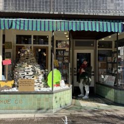 Pearl Street Books - Outside
