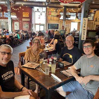 Puckett's Restaurant - Indoor dining - Barbeque Near Me - Columbia, Tennessee