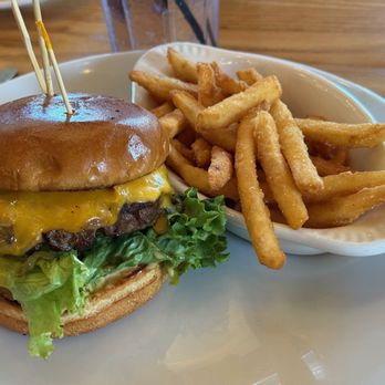 Rock & Brews - San Antonio - Ultimate Burger and Fries - Beer Bar Near Me - San Antonio, Texas