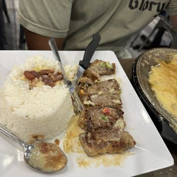 La Casa del Pan Bakery - supposedly churrasco al ajillo (that meat was not skirt steak) - Bakeries Near Me - Union, New Jersey La Casa del Pan Bakery - supposedly churrasco al ajillo (that meat was not skirt steak) - Bakeries Near Me - Union, New Jersey