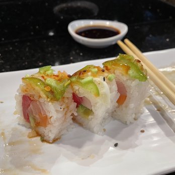 Ginza Sushi Japanese Restaurant - Sour Patch - 3 kinds of sushi inside, topped w thin slivers of lemon & jalapeño & this amazing lick-off-the-plate sauce! - Japanese Near Me - Fullerton, California