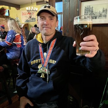 Tir na nÓg Irish Pub - Celebrating the Philly Marathon with a Black Velvet - Irish Pub Near Me - Philadelphia, Pennsylvania