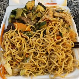 Two Items Combo Plate Beef with Broccoli, Kung Pao Chicken and Chow Mein