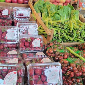Erewhon - Strawberries local - Grocery Near Me - Calabasas, California