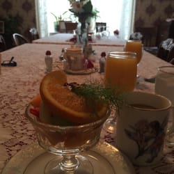 Hokanson's Guest House - Breakfast at Hokanson house