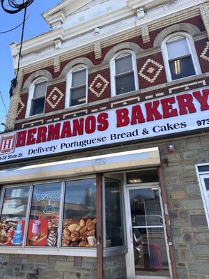 Hermanos Bakery by null