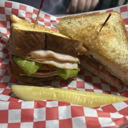Billy Sundays Sports Grill - Club Sandwich