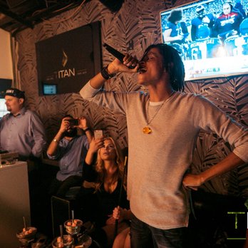 TITAN  Lounge - Star Sänger Cody Wise zu Gast - Hookah Bars Near Me - Vienna, 9