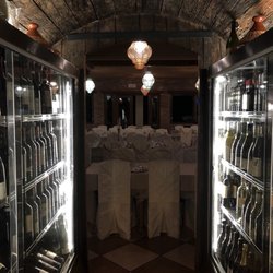 Al Cardellino Ristorante - Caratteristica botte trasformata in cantinetta