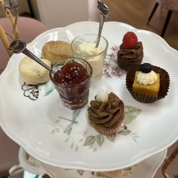 Tea at 1024 - Variety of scones and desserts. - Tea Rooms Near Me - Honolulu, Hawaii Tea at 1024 - Variety of scones and desserts. - Tea Rooms Near Me - Honolulu, Hawaii