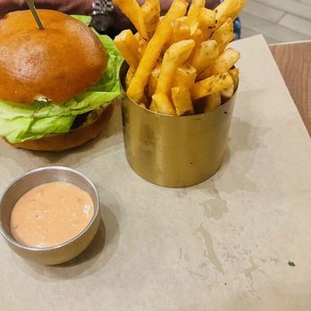 Gordon Ramsay Hell’s Kitchen - House Burger - Bars Near Me - Mashantucket, Connecticut Gordon Ramsay Hell’s Kitchen - House Burger - Bars Near Me - Mashantucket, Connecticut