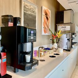 Hawaiian Airlines Premier Club - Espresso Please!